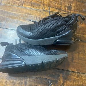 Grade school boys Nike 270's like new